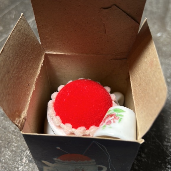 Vintage Porcelain Tea Pot Pin Cushion with Thimble in Original Box - Picture 2 of 4
